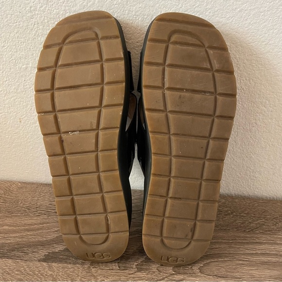 UGG Saguaro Emily Faux Leather Sandals, Black Patent, Size 7 - Picture 8 of 9